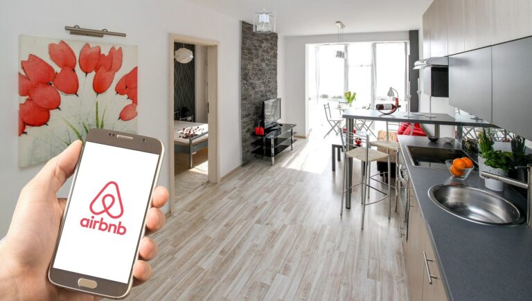 Airbnb considera la tecnología blockchain y aceptar pagos con criptomonedas