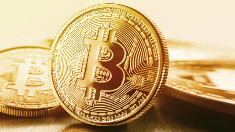Bitcoin alcanza los USD 19,000
