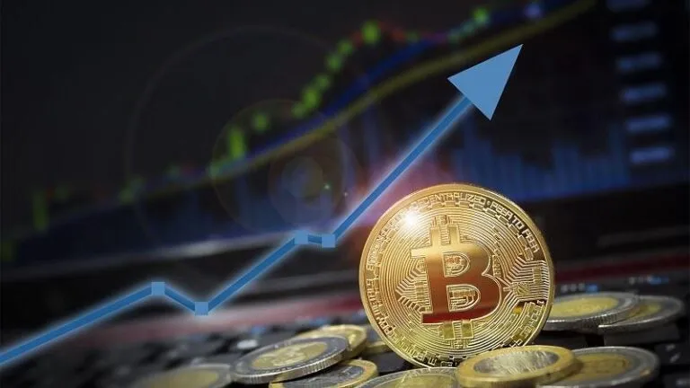 Precio de Bitcoin mantiene auge alcista