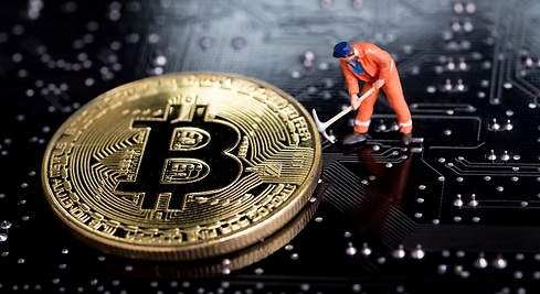 Drásticos cambios de Bitcoin dan pausa a los CFO: Bloomberg