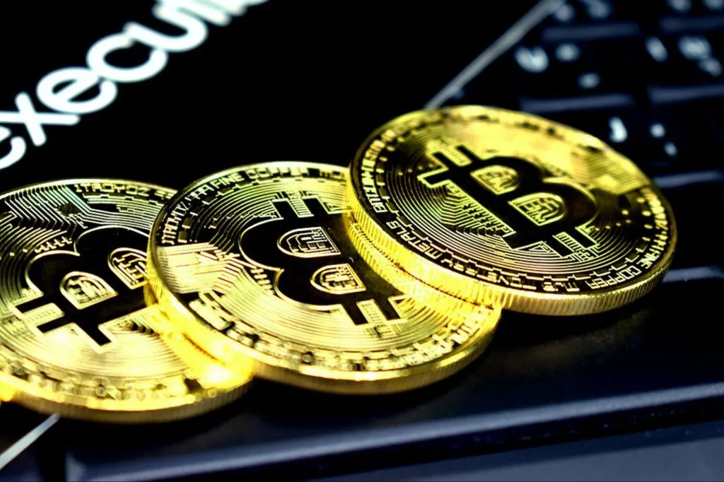 Precios de Bitcoin siguen cayendo en medio de las ventas de los grandes inversores