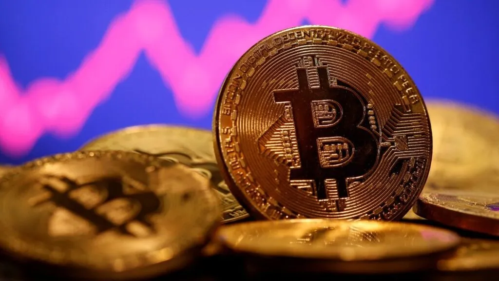 Bitcoin cae un 4% después de que la SEC anuncia que eliminará fraudes
