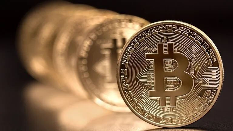 Bitcoin se hunde por debajo de $ 55,000