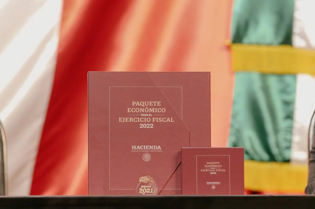 Entrega de documento de Paquete Económico 2022