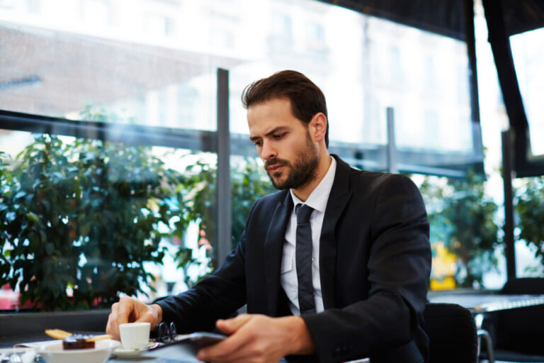 Alexis Nickin alerta a gamers sobre uso de criptomonedas en los videojuegos.