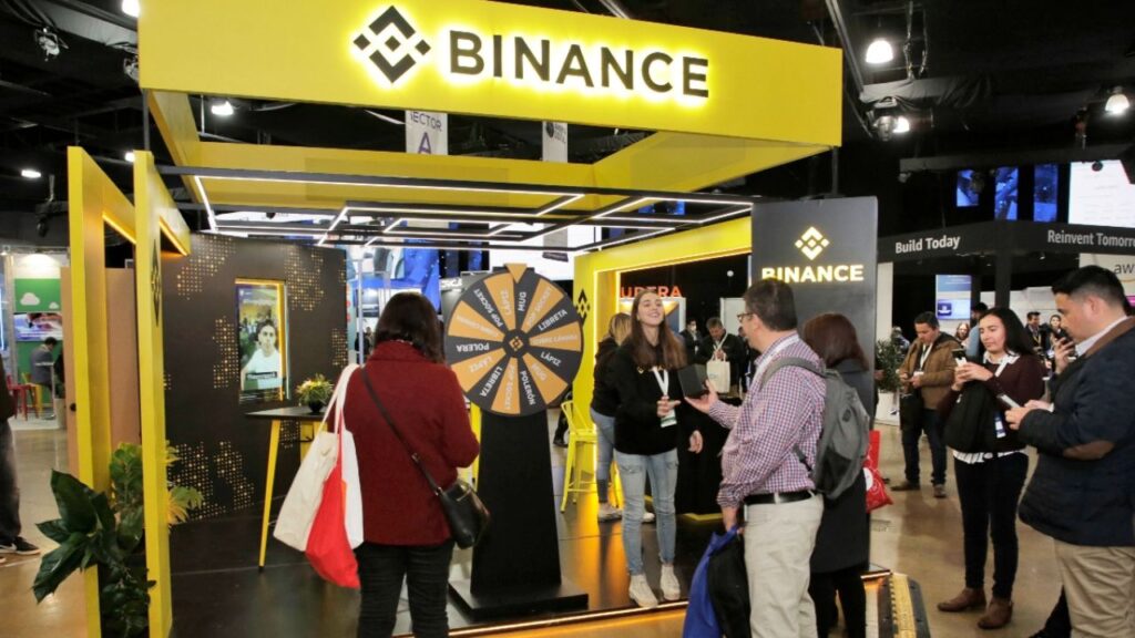 Binance enfrenta interrupciones en retiros de Bitcoin