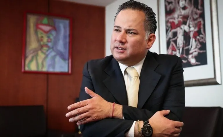 Urge regular criptomonedas en México: Santiago Nieto