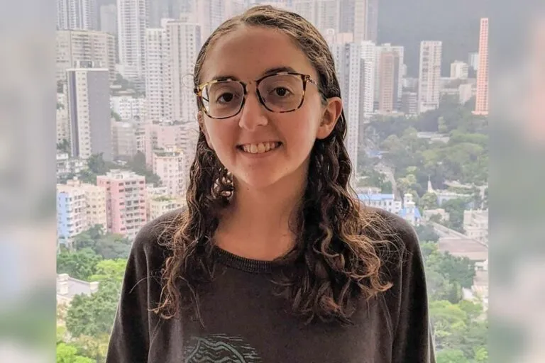 Me ordenaba cometer delitos: ex novia de Sam Bankman