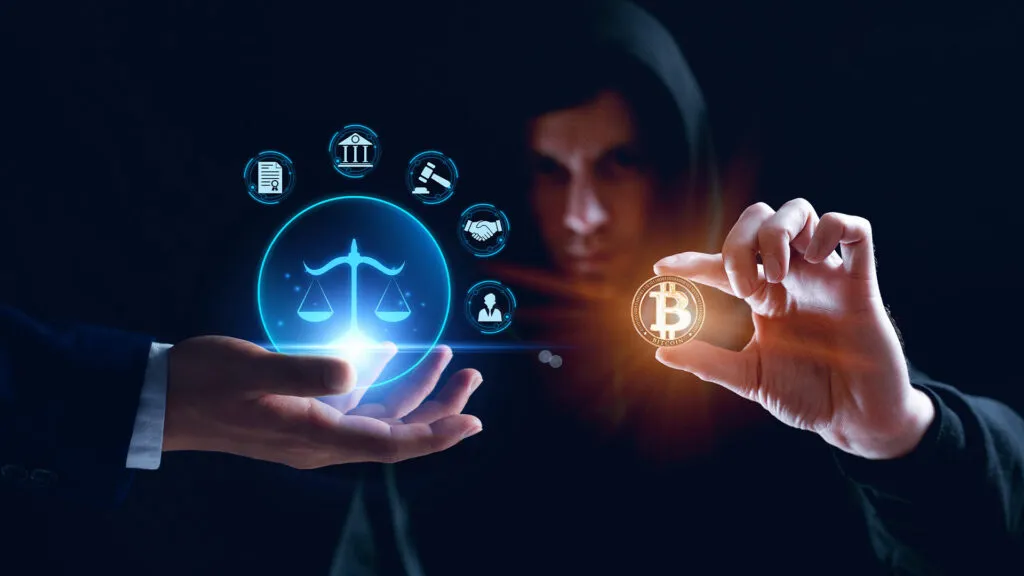 Detienen a estrella cripto en operación contra fraude