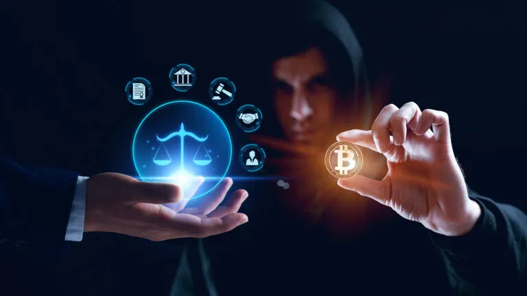 Detienen a estrella cripto en operación contra fraude