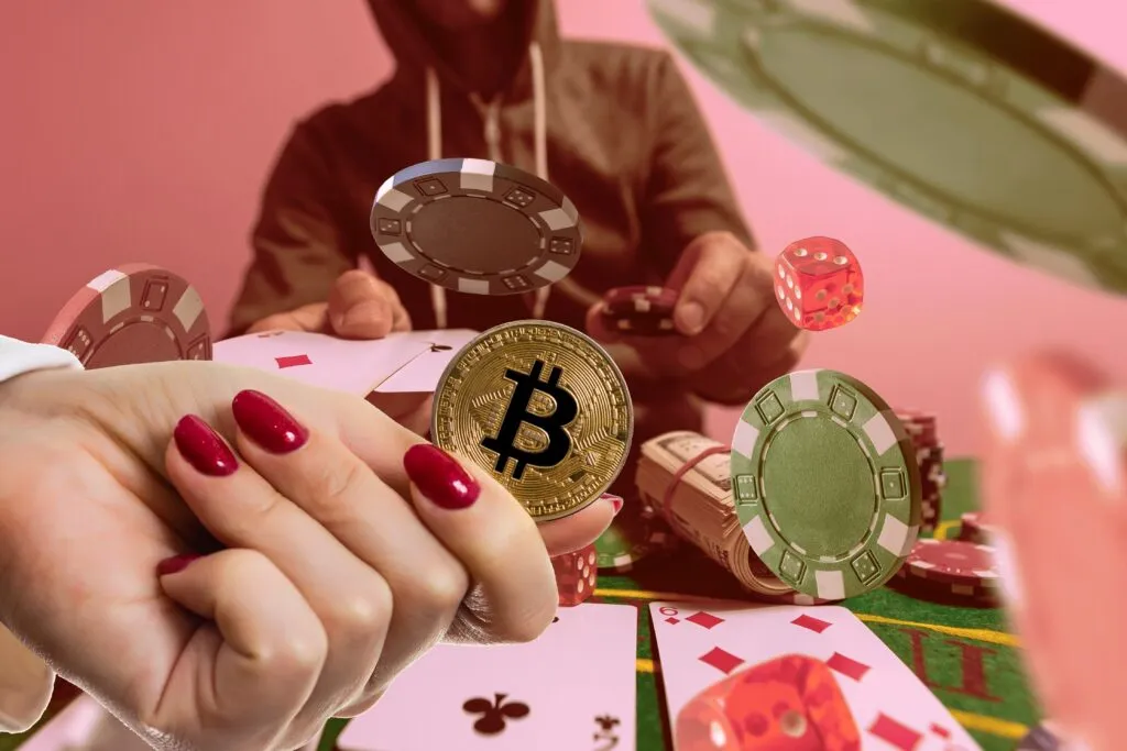 Moneda de Bitcoin entre fichas de póker, naipes y dados, representando el crecimiento de los cripto-casinos y las apuestas en línea con criptomonedas.