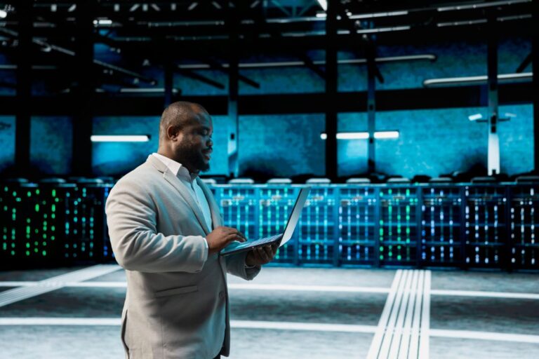 Estrategias de entrenamiento y escalabilidad en inteligencia artificial empresarial en Estados Unidos