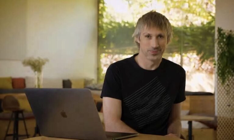 Gavin Wood desarrollando contratos inteligentes en el mundo cripto