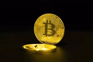 Bitcoin y Ethereum en alza con mercado cripto mostrando señales de recuperación