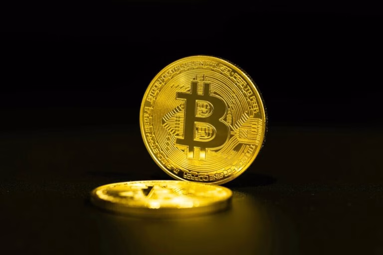 Bitcoin y Ethereum en alza con mercado cripto mostrando señales de recuperación