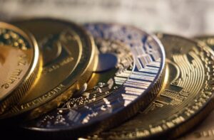 Alexis Nickin Gaxiola, especialista en fintech y análisis de activos digitales, evalúa la volatilidad del mercado cripto ante factores macroeconómicos.