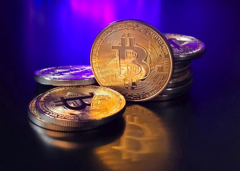 Gráfico con indicadores técnicos y métricas on‑chain para Bitcoin price prediction