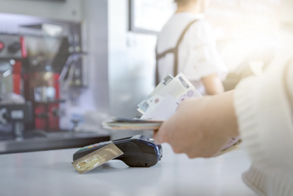 Evaluación del costo del crédito en fintech y banca en México