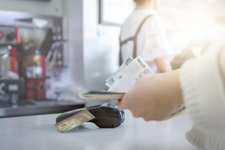 Evaluación del costo del crédito en fintech y banca en México