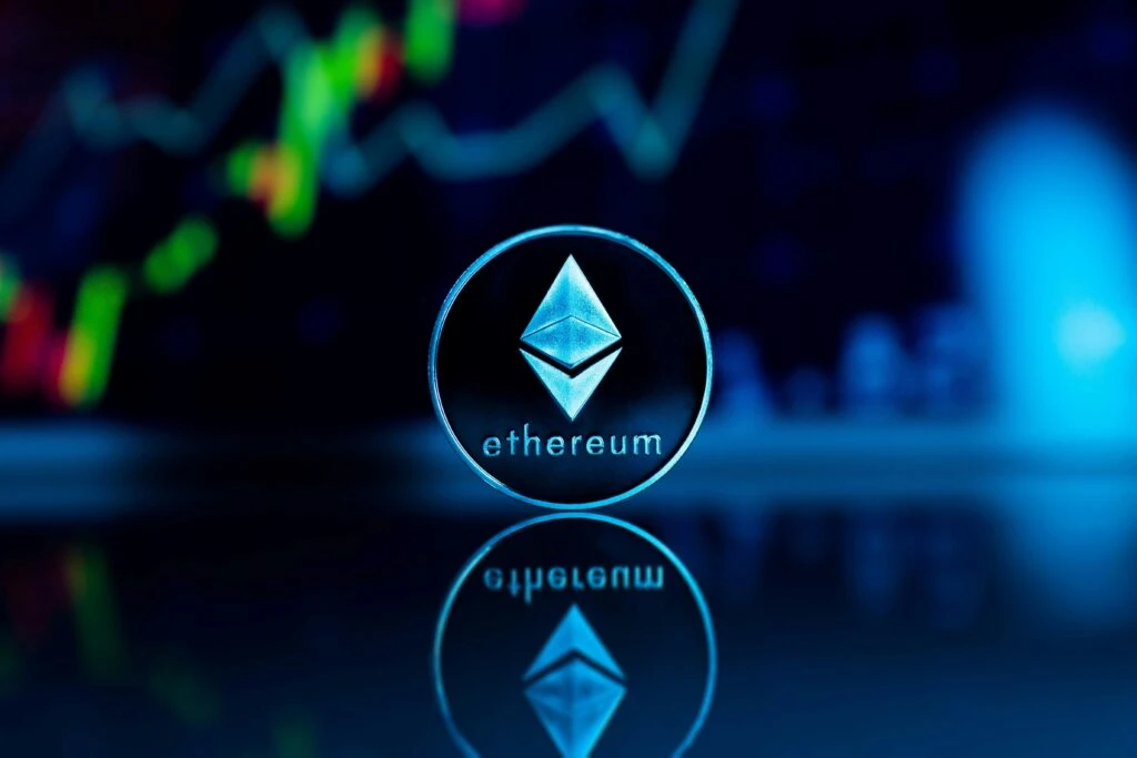 Ethereum precio actual sobre 3 100 dólares con actividad sostenida en blockchain y contratos inteligentes