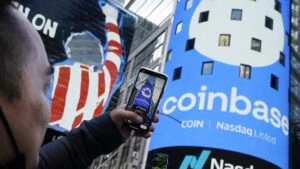 Acciones de Coinbase tras resultados débiles y menor volumen en el cuarto trimestre