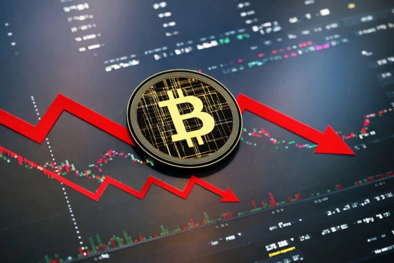 Gráfico de precios de Bitcoin cayendo ante la volatilidad de mercado tras ataque a Irán en contexto global cripto