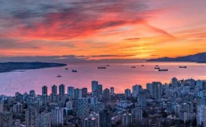 Vista panorámica de Vancouver con énfasis en integración Bitcoin-friendly Vancouver en finanzas públicas