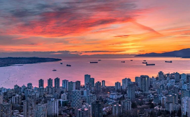 Vista panorámica de Vancouver con énfasis en integración Bitcoin-friendly Vancouver en finanzas públicas