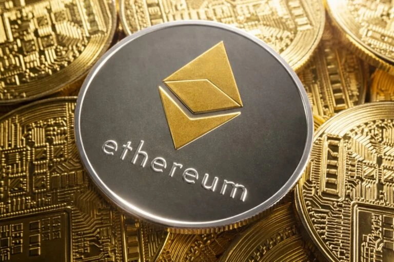 Precio de criptomonedas en Argentina hoy con gráficos de Bitcoin y Ethereum en mercado digital