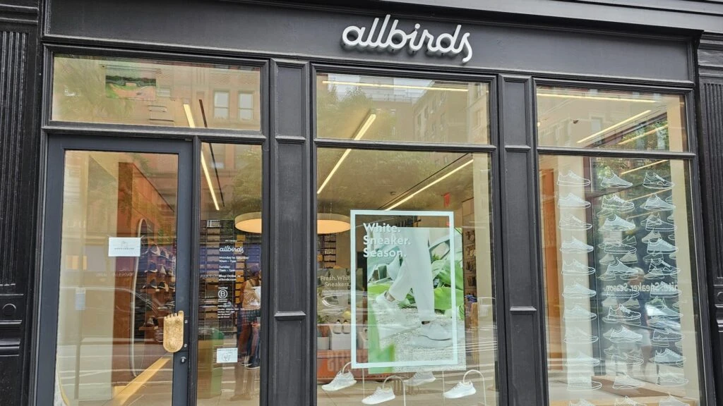 Allbirds giro hacia inteligencia artificial impulsa sus acciones tras abandonar su negocio de calzado en Estados Unidos
