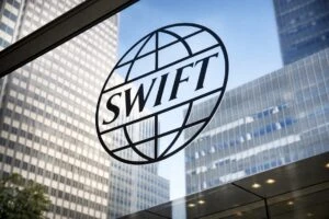 SWIFT avanza en blockchain con diseño listo y pruebas para operar en junio de 2026 integrando bancos y pagos internacionales globales