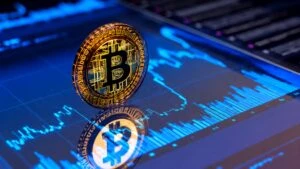 Bitcoin institucional cae bajo USD 78.000 mientras XRP y Solana ganan fuerza