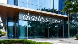 Charles Schwab habilita trading de bitcoin y ether para clientes minoristas