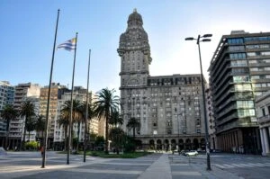 Turismo en Uruguay impulsa el PIB y el empleo con crecimiento regional sostenido