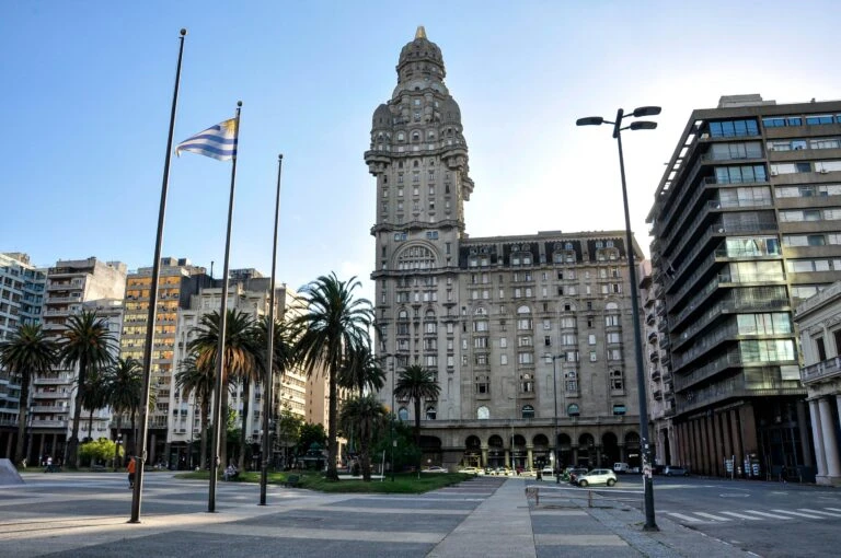 Turismo en Uruguay impulsa el PIB y el empleo con crecimiento regional sostenido