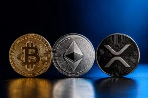 Mercado cripto estabiliza pérdidas con Bitcoin, Ethereum y XRP tras tensiones geopolíticas