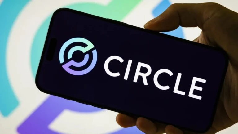 Circle adquiere casi mil patentes de blockchain de IBM para fortalecer su infraestructura tecnológica.