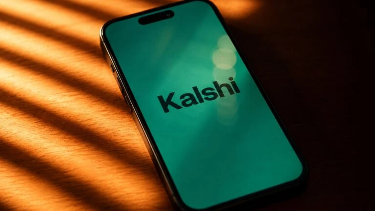 Kalshi enfrenta una demanda en Nueva York por presuntas apuestas sin licencia en mercados de predicción.