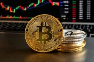 Bitcoin supera los 80 mil dólares mientras aumenta el interés del mercado por las criptomonedas