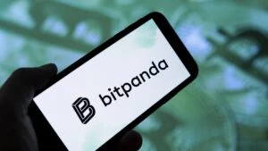 Bitpanda recibe una multa de 70,000 euros en Austria por incumplimientos relacionados con las normas europeas MiCA.