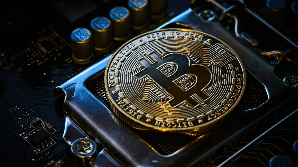 Mineros de Bitcoin obtienen mayores valoraciones al utilizar centros de datos y capacidad energética para inteligencia artificial.