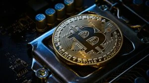 Mineros de Bitcoin obtienen mayores valoraciones al utilizar centros de datos y capacidad energética para inteligencia artificial.