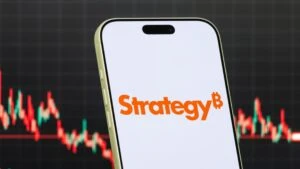 Strategy recauda $2 mil millones y mantiene sus reservas de bitcoin