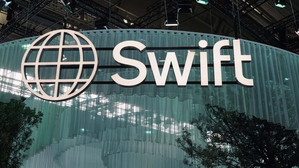 Swift incorpora blockchain a su infraestructura de pagos