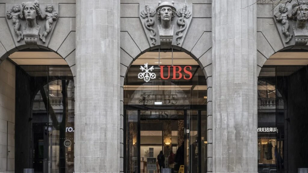 UBS multiplica su exposición a opciones del ETF de bitcoin de BlackRock y aumenta sus posiciones directas en IBIT.