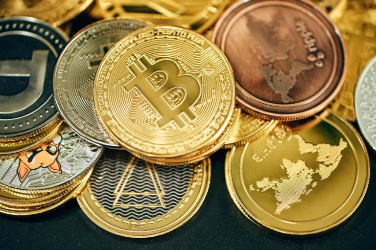 Representación del impuesto cripto que Alemania estudia aplicar sobre las ganancias de activos digitales.
