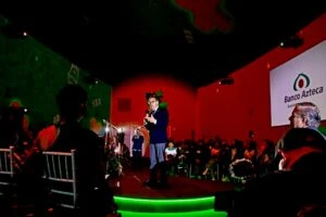 Banco Azteca combate el endeudamiento escolar con nuevo modelo educativo