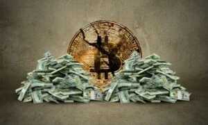 La caída de Bitcoin lleva a la criptomoneda por debajo de los 82 mil dólares ante las preocupaciones por la Fed y los mercados.