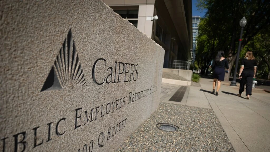 Calpers recorta sus participaciones en las principales tecnológicas de Estados Unidos ante las preocupaciones por sus valoraciones y la IA.