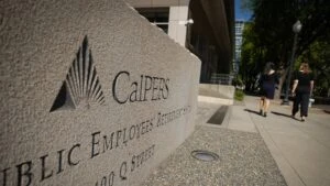 Calpers recorta sus participaciones en las principales tecnológicas de Estados Unidos ante las preocupaciones por sus valoraciones y la IA.